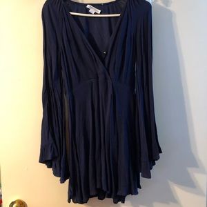 Navy blue flowy bell sleeve vneck minidress